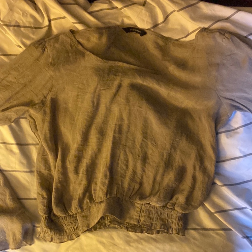 lightweight top Cream tan color with flared sleeve
